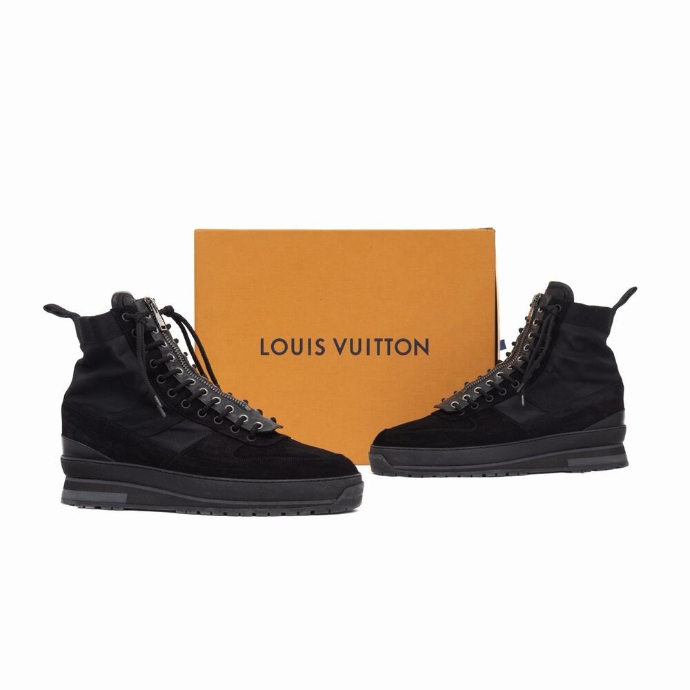 1,250 LOUIS VUITTON Men’s Black Suede Combat Boots High Top LV 8.5 US 9.5